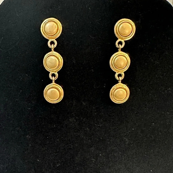 Liz Claiborne Matching necklace and earring set. - Picture 3 of 4